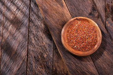 Chenopodium quinoa - Red quinoa seeds in bowl