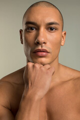 Obraz premium Studio portrait of serious shirtless man