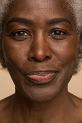 Obraz premium Close-up of smiling mature woman