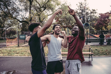 USA, Pennsylvania, Philadelphia, Happy friends at basketball court