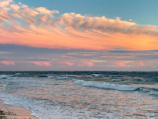 Obraz premium Sea in winter and clouds