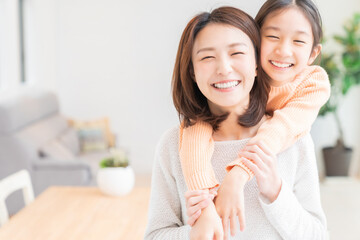 笑顔の親子