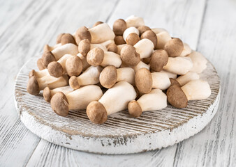 Raw king oyster mushrooms