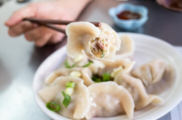 eat boiled jiaozi