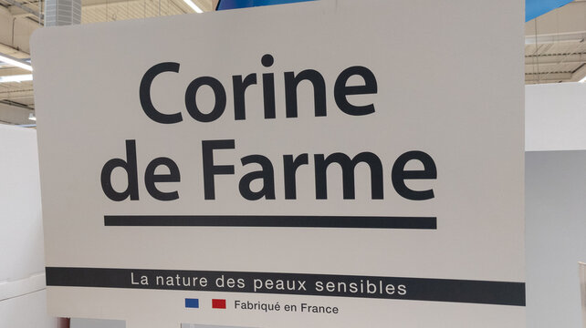 corine de farme sign logo and text brand front of facade store fashion boutique entrance French beauty