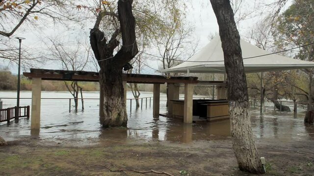 Panoramic video of flooding in campsite in Turkey