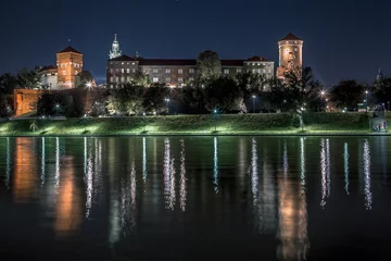 Papier Peint photo Cracovie Château de Wawel et vistule, Wisla, panorama nocturne de la rivière, Pologne, Cracovie