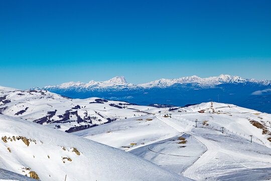Il Gran Sasso d'Abruzzo visto dalle Toppe del Tesoro sull'Aremogna a Roccaraso