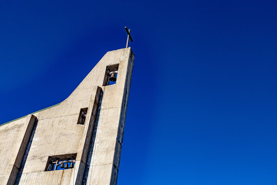 Il campanila della cappella della Madonna della Neve sull'Aremogna a Roccaraso in Abruzzo