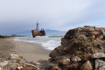 Dimitrios épave ancienne et rouillée sur la plage près de Gythio, peleponnes, Grèce