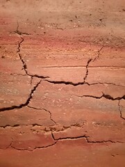 Sécheresse sur terre aux nuances d'ocre rouge