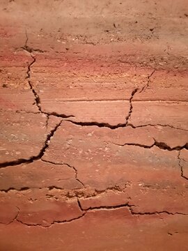 S&eacute;cheresse sur terre aux nuances d'ocre rouge