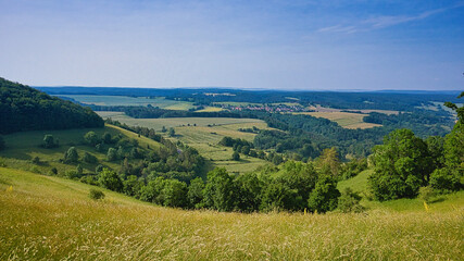 Blick ins Saale Tal vom Luther Weg an der Leuchtenburg bei Kahla, Thüringen, Deutschland