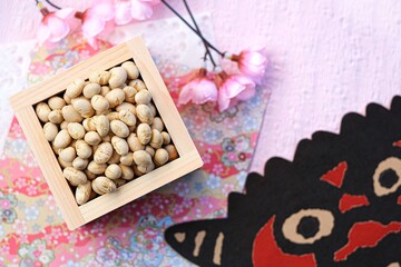 節分の豆と鬼の面