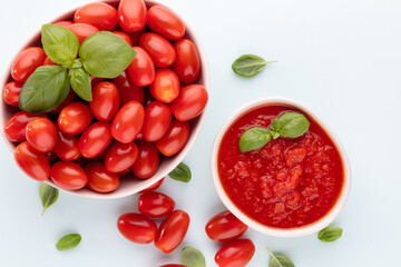 Fresh tomatoes in bowl on pastel table.