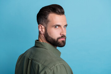 Obraz premium Back view photo of hot attractive guy barbershop model gel lotion brown hair isolated on blue color background