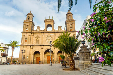 Old Santa Ana Cathedral in the main square of historic Vegueta, Las Palmas de Gran Canaria, Spain - obrazy, fototapety, plakaty