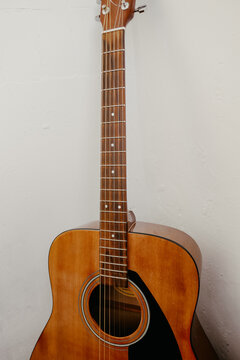 20.01.2022 Brown Yamaha Acoustic Guitar Closeup.