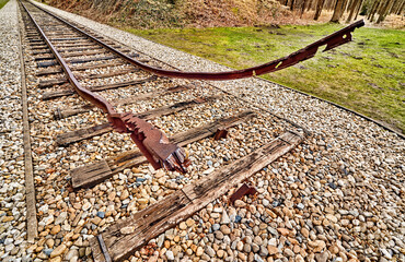 broken train rails end with no stop - 481614001
