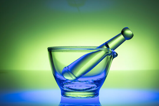 Fantaschale aus Glas mit Pistill