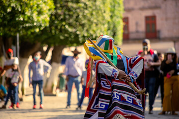 Baile o danza de los viejitos, en el jardin del morelia, michoacan