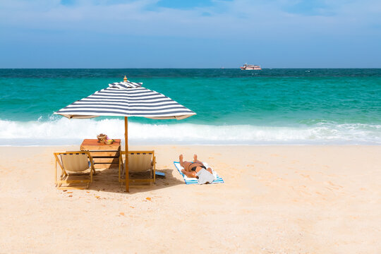 Koh Larn is a tropical sea of Thailand with beaches as well as beautiful landscapes in the background.