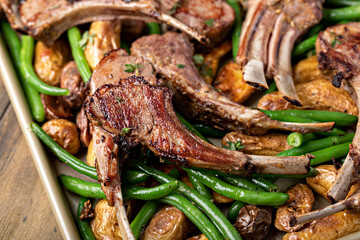Grilled or roasted lamb chops with green beans and potatoes
