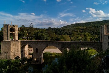 Puente Besalú