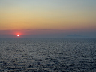Tramonto viola da Capri su Ischia