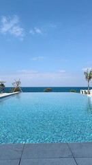 일본 오키나와 미야코지마섬 호텔의 수영장과 바다뷰 / The swimming pool and sea view of the Miyakojima Hotel in Okinawa, Japan. - obrazy, fototapety, plakaty