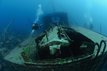 Scuba divers explore ship wreck Hermes, Bermuda Island, Atlantic