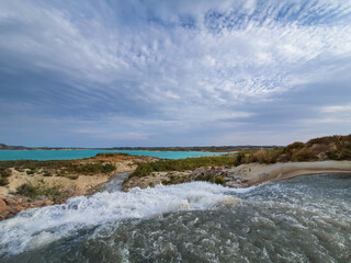 Vega Baja del Segura - Embalse de la Pedrera un lago azul turquesa. 