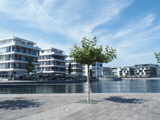 Modern houses and promenade at Phoenix Lake in the Dortmund suburb of Hoerde, North...