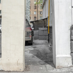 Entrance to the courtyard of the house for pedestrians