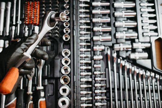 ratchet tool wrench for loosening bolts in a set.