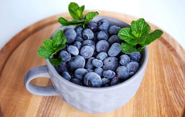 bowl of blueberries