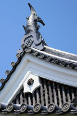 Fototapeta na wymiar 日本の伝統的な鯱の屋根瓦