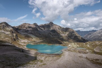 Jöriseen Wanderung im Sommer, Blumenfeld Familienausflug.