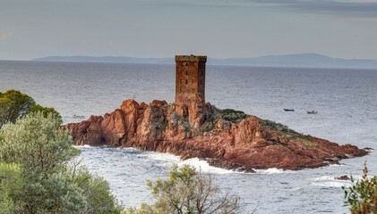 Fototapeta na wymiar survol de cap Esterel de l'île d'Or et du cap Dramont, côte d'Azur, french riviera