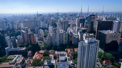 Obraz premium Aerial view of Av. Paulista in São Paulo, SP. Main avenue of the capital. With many radio antennas, commercial and residential buildings. Aerial view of the great city of São Paulo.