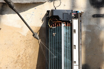 air conditioning unit cleaning with water 