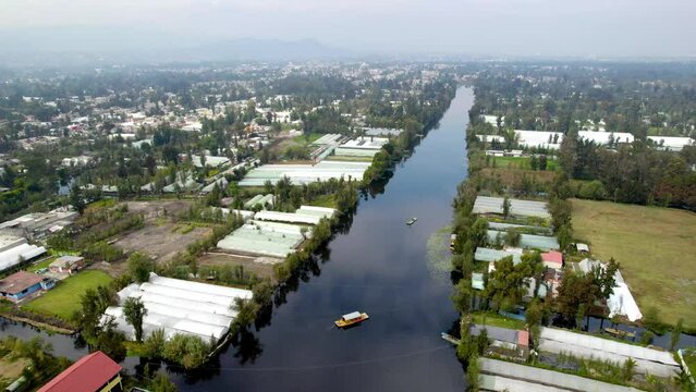 rotational view of chinampa in xochimilco