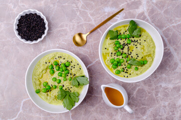 Green cream soup with peas and sesame seeds