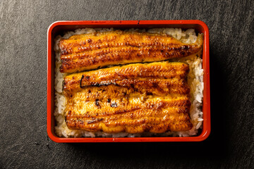 うなぎ　Eel and rice in a lacquered box