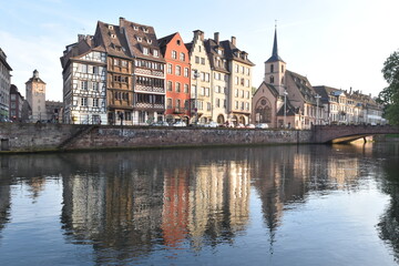 ストラスブールの運河沿いの家並み