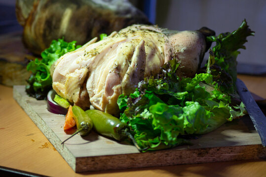 Pollo cocido, pollo momia, pollo en vuelto, pollo blanco y suave, pechuga de pollo al ahumado