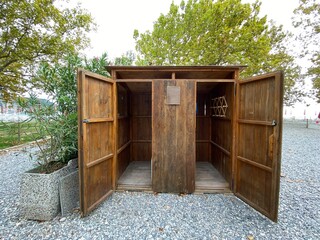Umkleidekabine Strandkabine Holzhütte am Strand in Italien Norditalien