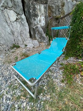 Sistiana zwischen Triest Duino und Grado in Friaul-Julisch Venetien Italien an der Adria Mittelmeer	- Strand mit Sonnenliegen 