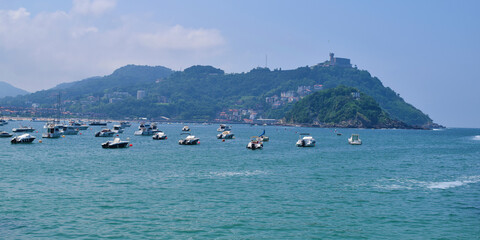 Panorámica de mar vista desde San Sebastián, España.