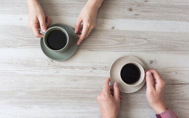Two people drinking coffee. Conversation, two people, couples, enjoying conversation, communication, dating, etc. コーヒーを飲む2人。会話、2人、夫婦、カップル、コミュニケーション、デートなど